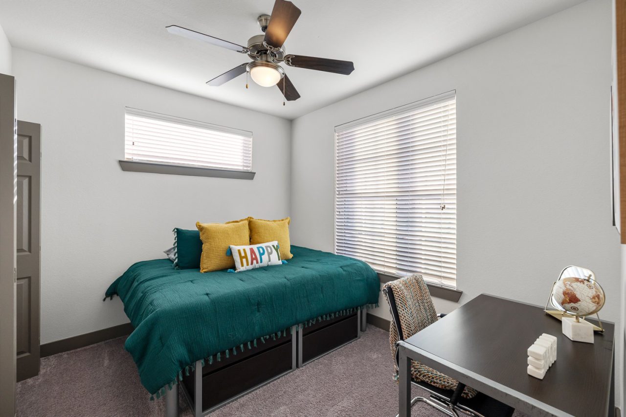 holleman crossing apartments near texas am bedroom