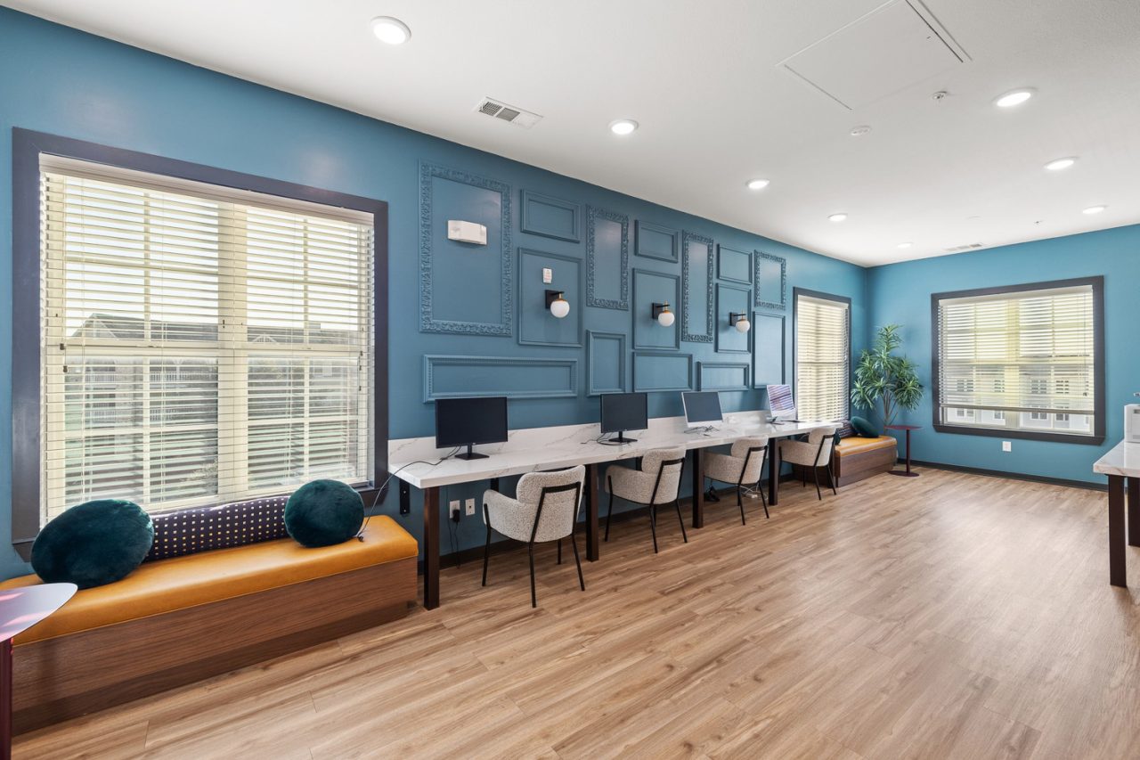 holleman crossing apartments near texas am business center