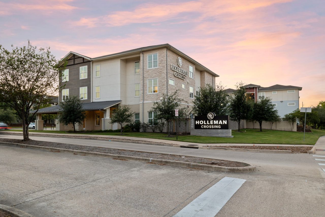 holleman crossing apartments near texas am monument sign building exterior