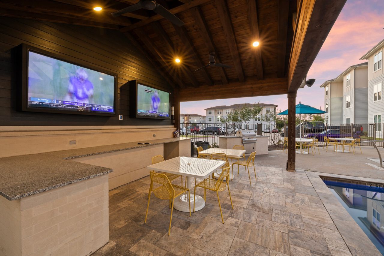 holleman crossing apartments near texas am outdoor lounge