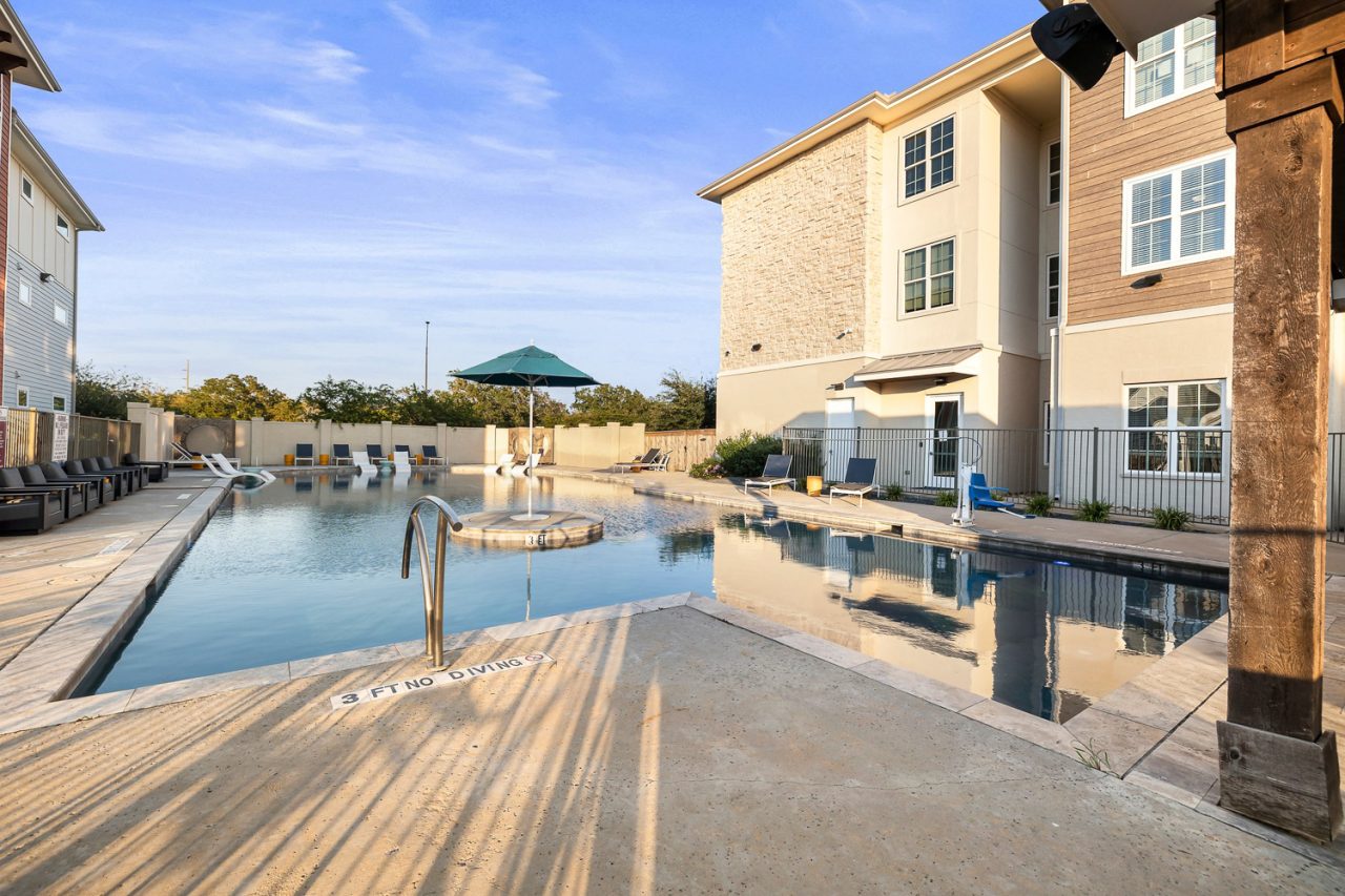 holleman crossing apartments near texas am pool