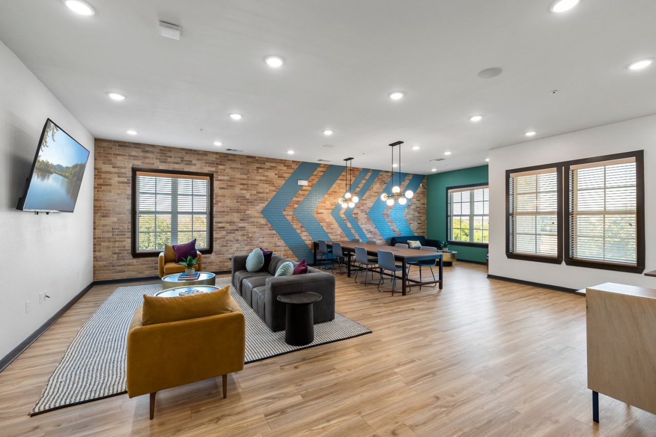 holleman crossing apartments near texas am study lounge